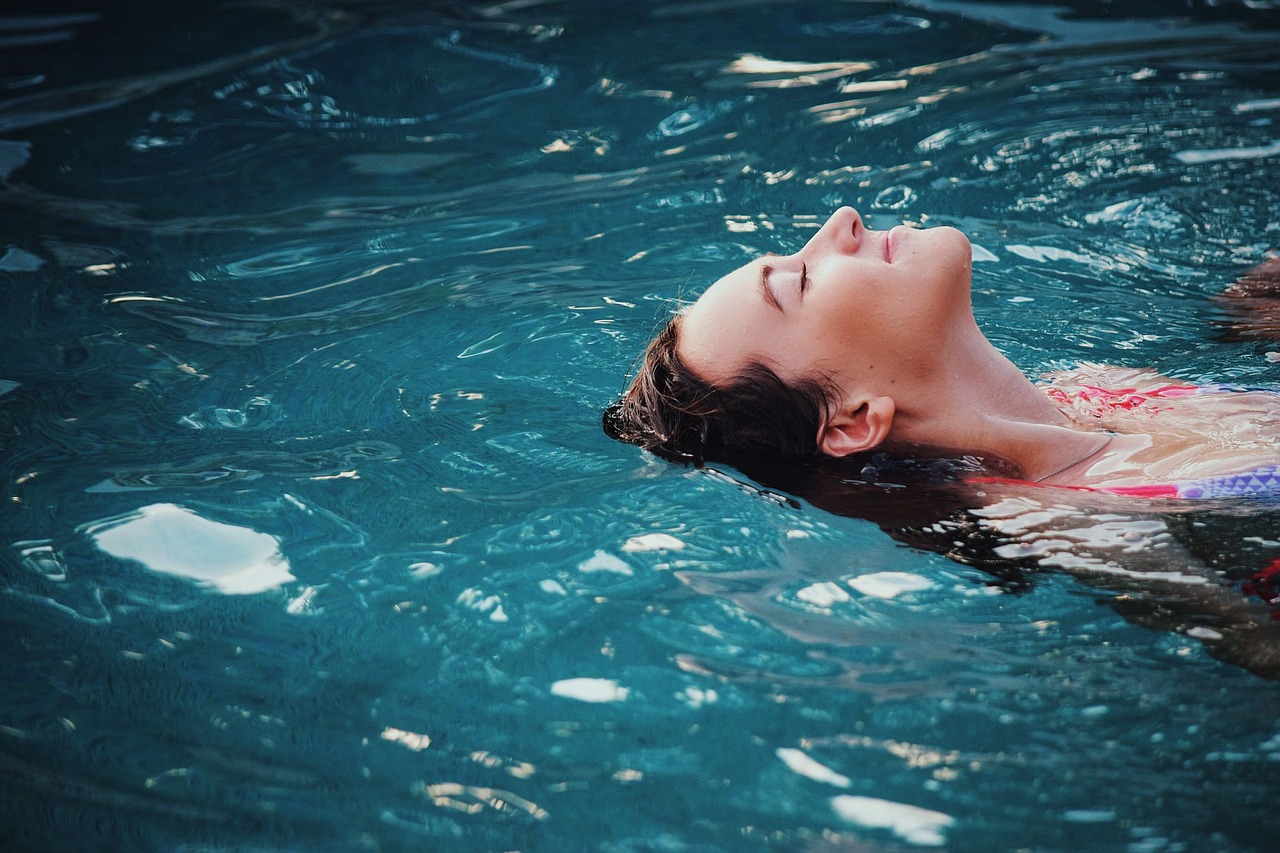 Can You Swim with Contact Lenses in a Pool